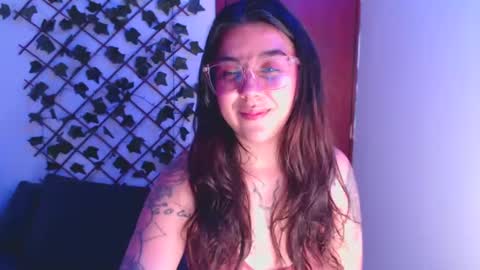 Snapshot of marce_bunny chatting on 11/21/25, 02:32 Marcela online show from 11/21/25, 02:32