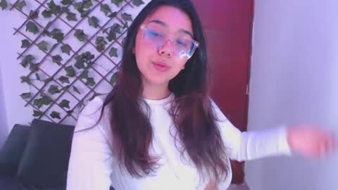 Snapshot of marce_bunny chatting on 11/21/25, 05:33 Marcela online show from 11/21/25, 05:33