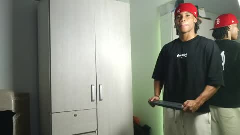 Snapshot of marcelo_dosantos77 chatting on 05/08/26, 06:13 MARCELO online show from 05/08/26, 06:13