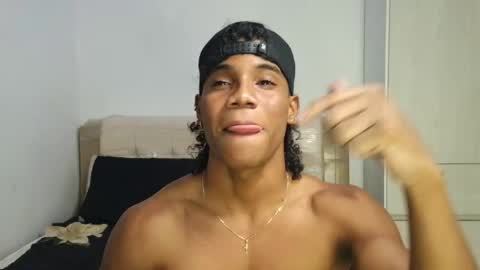 Snapshot of marcelo_dosantos77 chatting on 06/04/26, 11:00 MARCELO online show from 06/04/26, 11:00