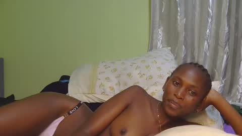 marclyne_cy online show from 10/11/25, 08:24