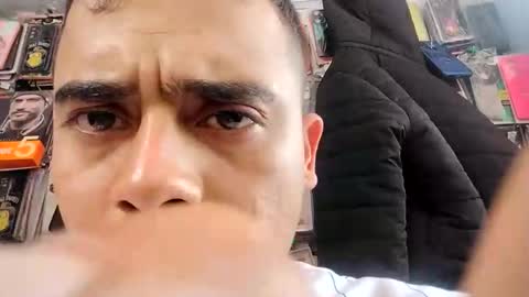 marcosde_tropolla online show from 12/22/25, 07:22