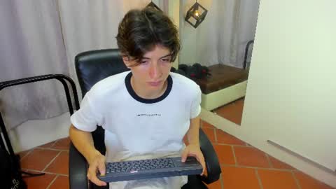 Snapshot of marcoviolet chatting on 07/10/26, 07:38 marcoviolet online show from 07/10/26, 07:38