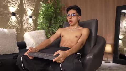 Marco and Ethan online show from 11/18/25, 07:18