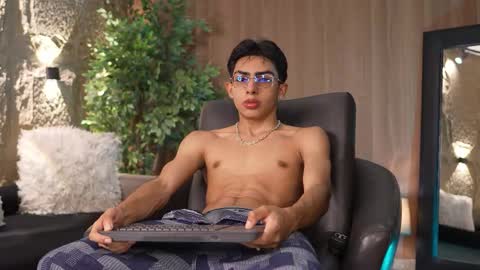 Marco and Ethan online show from 12/04/25, 07:44