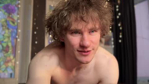 Snapshot of marcus_paradise chatting on 12/25/24, 07:57 marcus_paradise online show from 12/25/24, 07:57