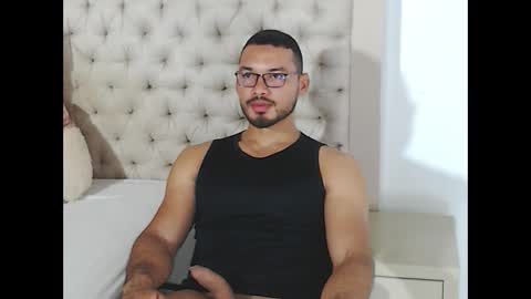 Snapshot of marcusblade__ chatting on 09/18/25, 04:58 MARCUS online show from 09/18/25, 04:58