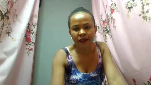 Snapshot of mareella40 chatting on 07/25/26, 01:25 mareella40 online show from 07/25/26, 01:25