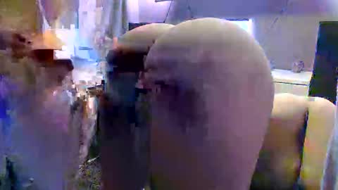 mareeng online show from 10/21/25, 07:42