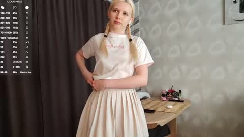 Snapshot of margaretasey chatting on 06/20/26, 11:29 Margaret online show from 06/20/26, 11:29