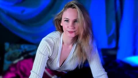 Snapshot of margaux_corsets6641000 chatting on 12/26/24, 09:22 margaux_corsets6641000 online show from 12/26/24, 09:22
