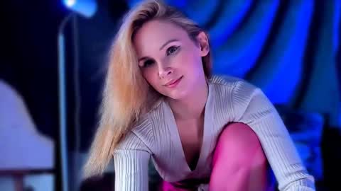 Snapshot of margaux_corsets6641000 chatting on 12/27/24, 10:23 margaux_corsets6641000 online show from 12/27/24, 10:23