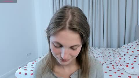 Mia online show from 04/01/26, 07:11