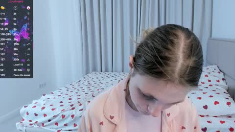 Mia online show from 04/08/26, 07:25