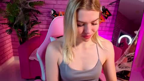 Snapshot of margo_robbbie chatting on 10/25/25, 01:13 margo_robbbie online show from 10/25/25, 01:13