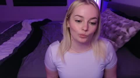 Snapshot of margot_robbie7 chatting on 05/20/26, 01:56 margot_robbie7 online show from 05/20/26, 01:56