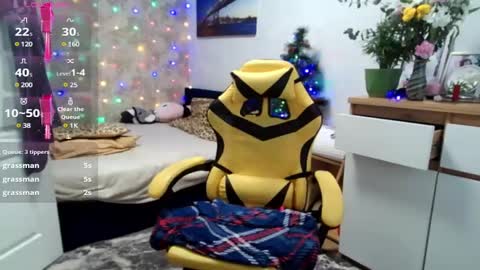 Mari online show from 12/19/24, 10:02