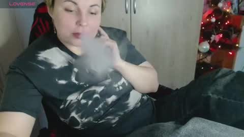 Mari online show from 12/17/25, 06:52