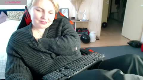 Mari online show from 02/16/26, 07:04