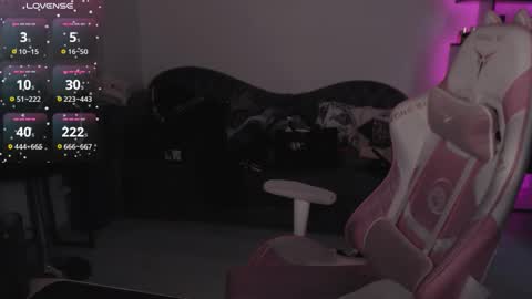 Snapshot of mari_moore7 chatting on 11/17/25, 07:58 mari moore online show from 11/17/25, 07:58