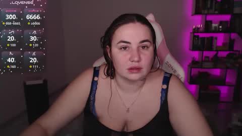 Snapshot of mari_moore7 chatting on 12/05/25, 04:32 mari moore online show from 12/05/25, 04:32