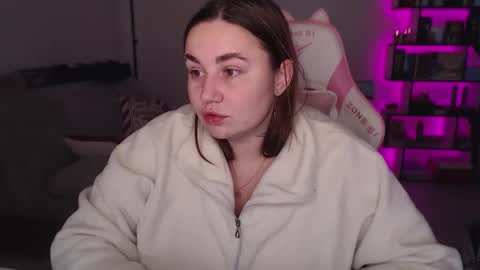 Snapshot of mari_moore7 chatting on 12/15/25, 07:23 mari moore online show from 12/15/25, 07:23