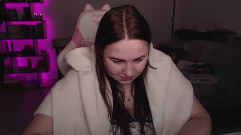 Snapshot of mari_moore7 chatting on 12/16/25, 05:45 mari moore online show from 12/16/25, 05:45