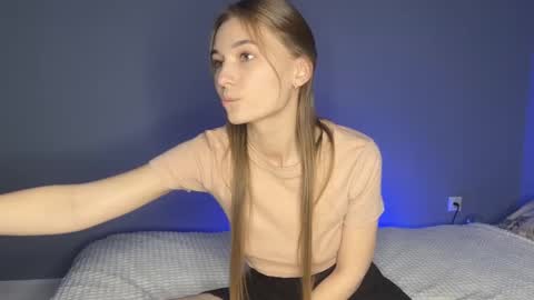 Snapshot of maria_plaudice chatting on 02/21/25, 11:44 maria online show from 02/21/25, 11:44