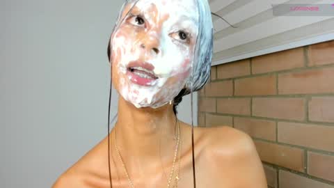 S O F I A  model independent online show from 12/22/24, 03:33