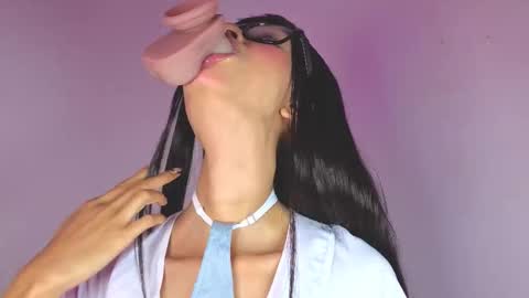 S O F I A  model independent online show from 10/03/25, 09:34