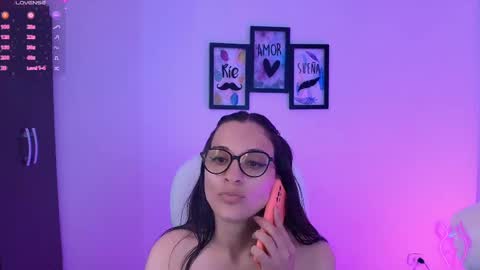 Snapshot of mariaan_m chatting on 02/28/25, 01:26 Leidy online show from 02/28/25, 01:26