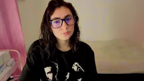 Snapshot of mariagh_ chatting on 07/19/26, 10:19 Maria online show from 07/19/26, 10:19