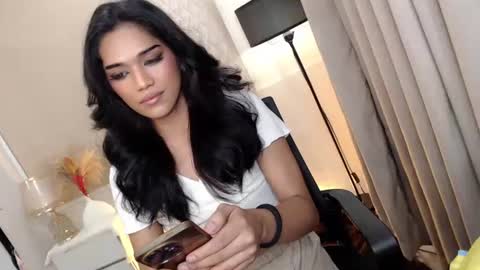 mariah_clara online show from 11/27/25, 12:02