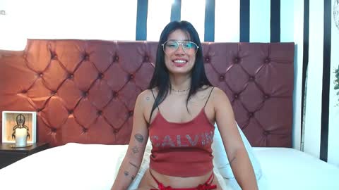 Snapshot of mariajosewalker chatting on 01/28/25, 02:21 Mariana Guerra online show from 01/28/25, 02:21