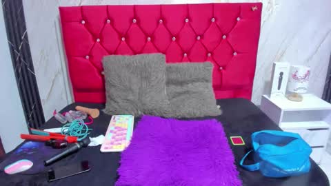 mariam_schubert online show from 11/15/25, 08:27