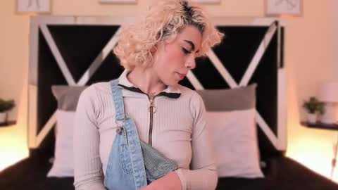 Marian online show from 09/17/25, 02:35