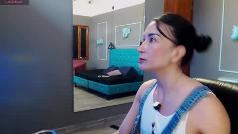 Mariana online show from 01/14/26, 12:22