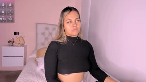 Mariana Roe online show from 01/12/25, 03:03