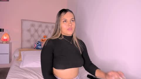 Mariana Roe online show from 01/15/25, 02:49