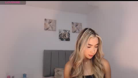 Mariana online show from 03/15/26, 05:19