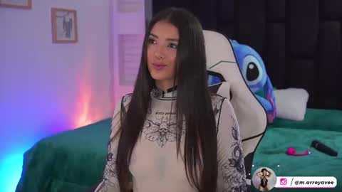 Snapshot of mariana_monroe04 chatting on 07/17/26, 11:39 Mariana online show from 07/17/26, 11:39