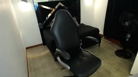 Snapshot of marianarojas_ chatting on 06/12/26, 04:22 Mariana online show from 06/12/26, 04:22