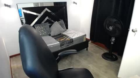 Snapshot of marianarojas_ chatting on 06/13/26, 04:54 Mariana online show from 06/13/26, 04:54