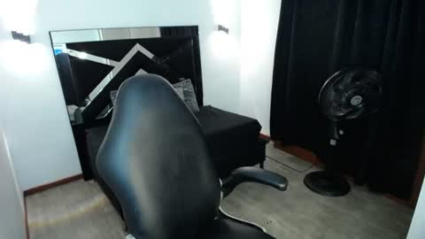 Snapshot of marianarojas_ chatting on 06/15/26, 02:03 Mariana online show from 06/15/26, 02:03