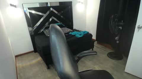 Snapshot of marianarojas_ chatting on 06/21/26, 06:27 Mariana online show from 06/21/26, 06:27
