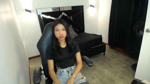 Snapshot of marianarojas_ chatting on 07/17/26, 03:57 Mariana online show from 07/17/26, 03:57