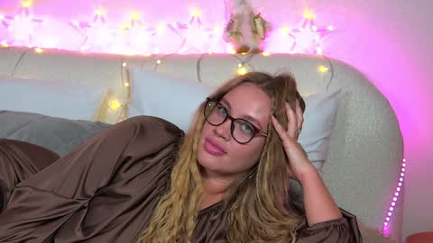 Snapshot of marianeumann chatting on 12/25/24, 12:37 Maria online show from 12/25/24, 12:37