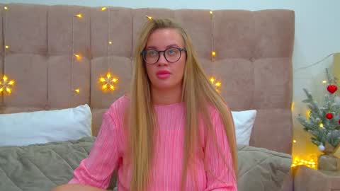 Snapshot of marianeumann chatting on 12/28/24, 06:29 Maria online show from 12/28/24, 06:29