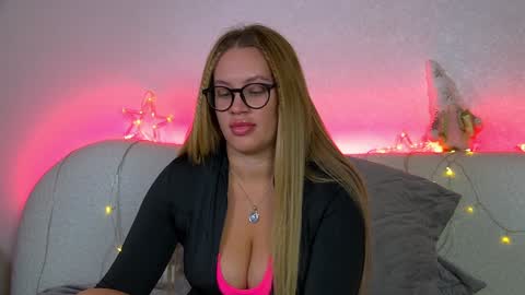 Snapshot of marianeumann chatting on 01/11/25, 06:54 Maria online show from 01/11/25, 06:54