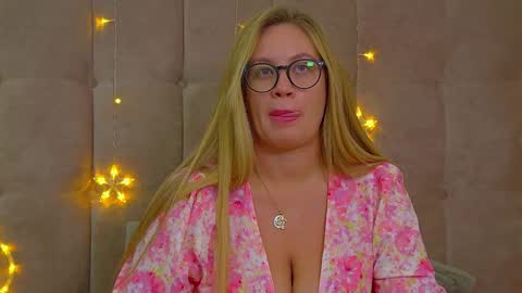 Snapshot of marianeumann chatting on 01/12/25, 09:29 Maria online show from 01/12/25, 09:29